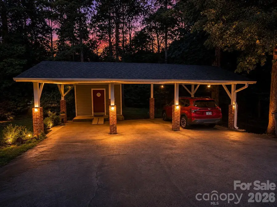 3755 21st Street Ne, Hickory, NC 28601 - #3