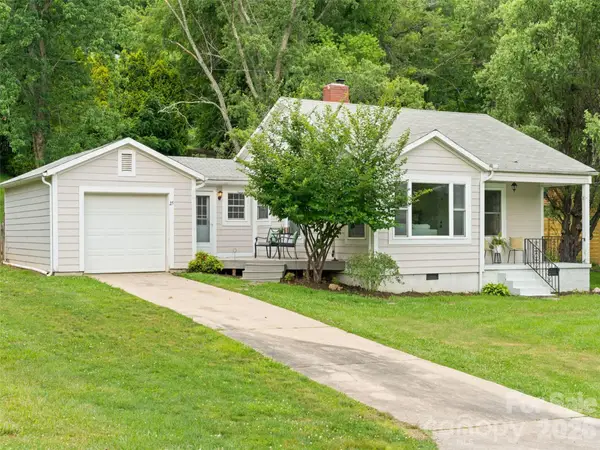 25 Nesbitt Street, Waynesville, NC 28786