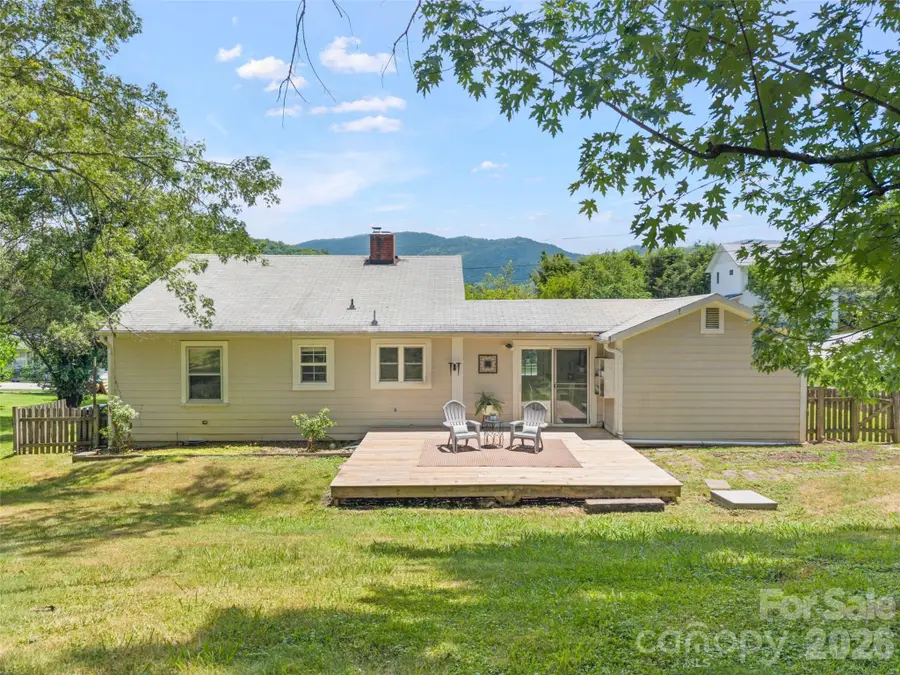 25 Nesbitt Street, Waynesville, NC 28786 - #2