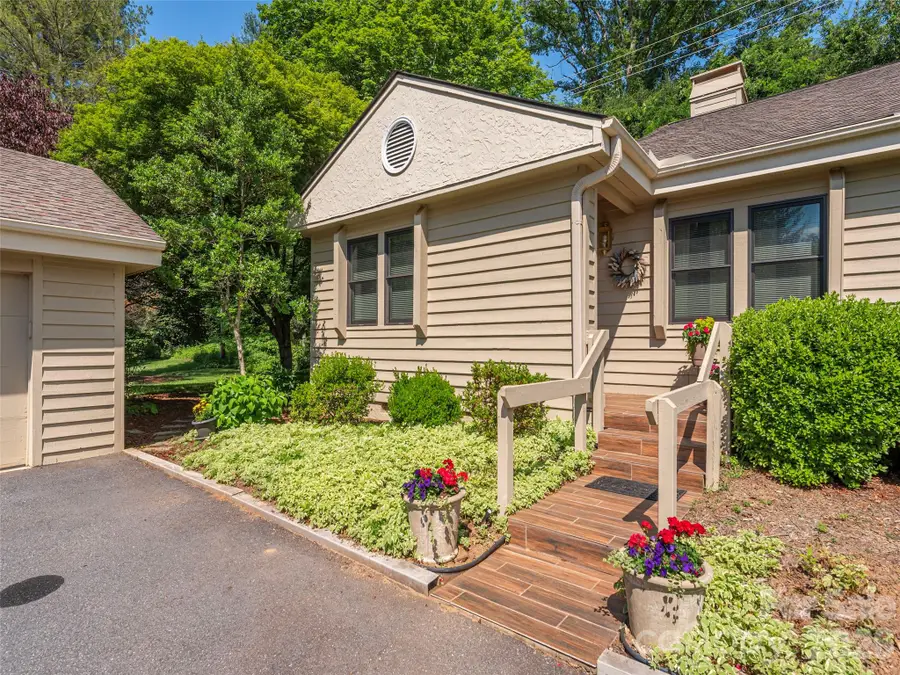 3201 Saint Augustine Place, Asheville, NC 28805 - #3