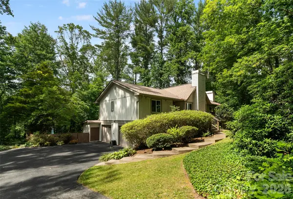 16 Canterbury Drive, Arden, NC 28704