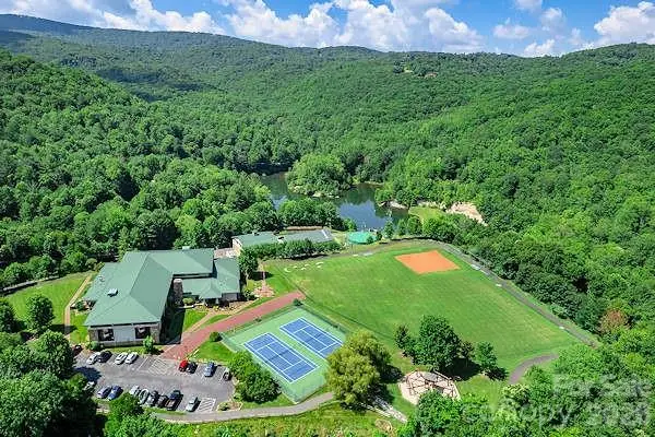 109 Laurel Lane, Beech Mountain, NC 28604