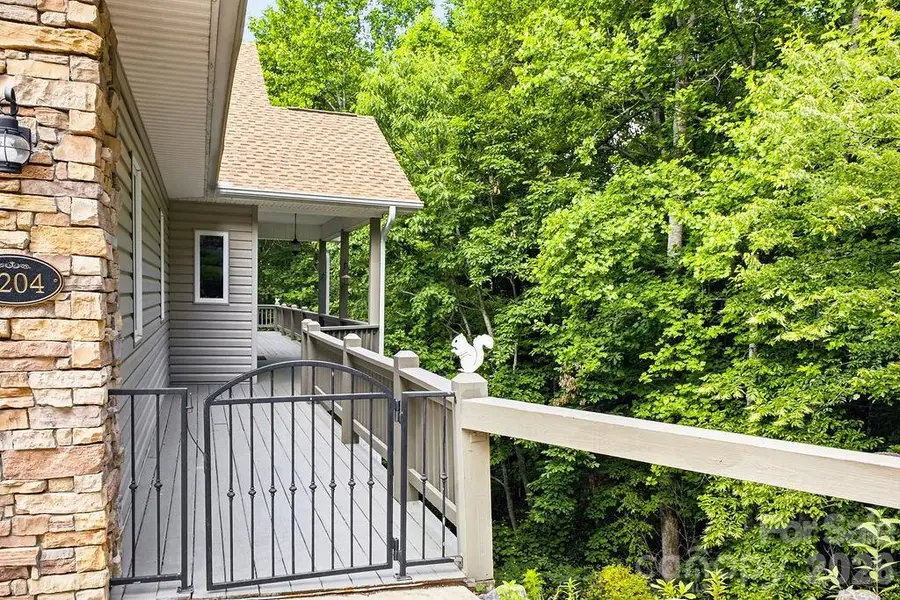 2204 E Cumming Woods Lane, Hendersonville, NC 28739 - #2