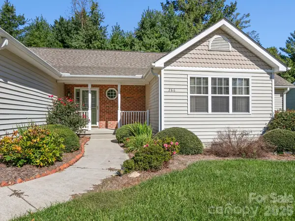 286 Charlestown Drive, Hendersonville, NC 28792