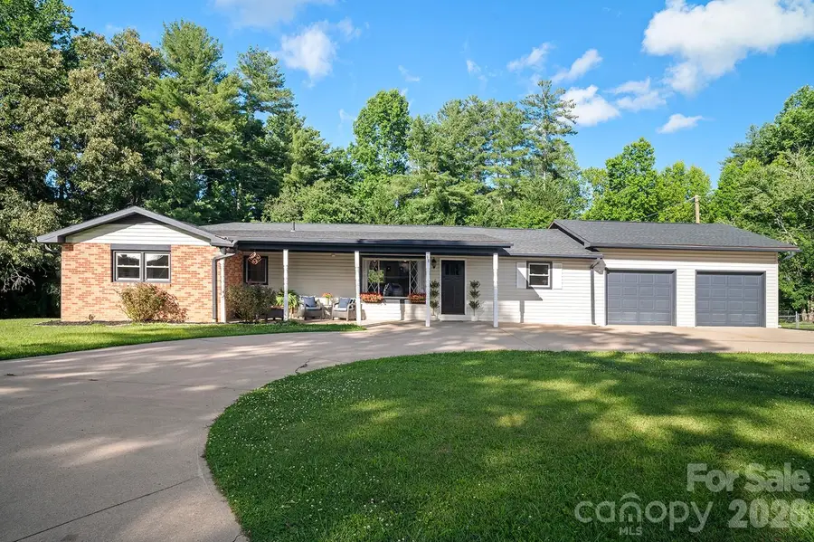 98 N Pinecrest Lane, Hendersonville, NC 28739 - #2