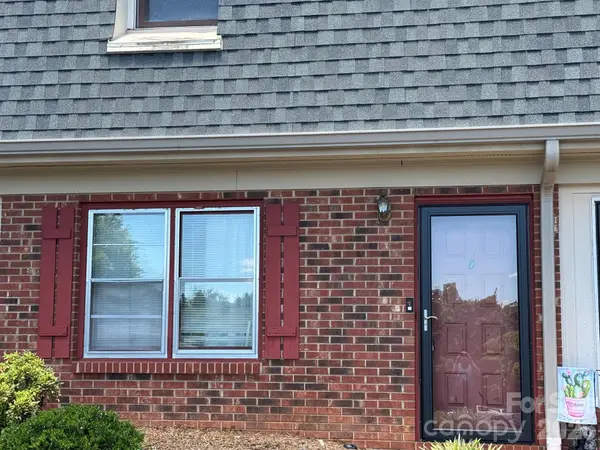 224 14th Avenue Se #D, Hickory, NC 28602