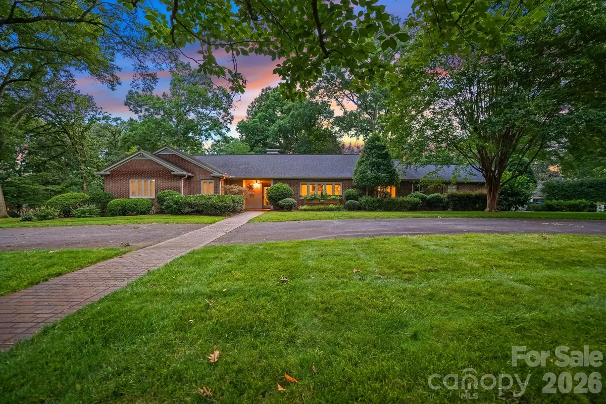 560 11th Avenue Circle Nw, Hickory, NC 28601 - #1