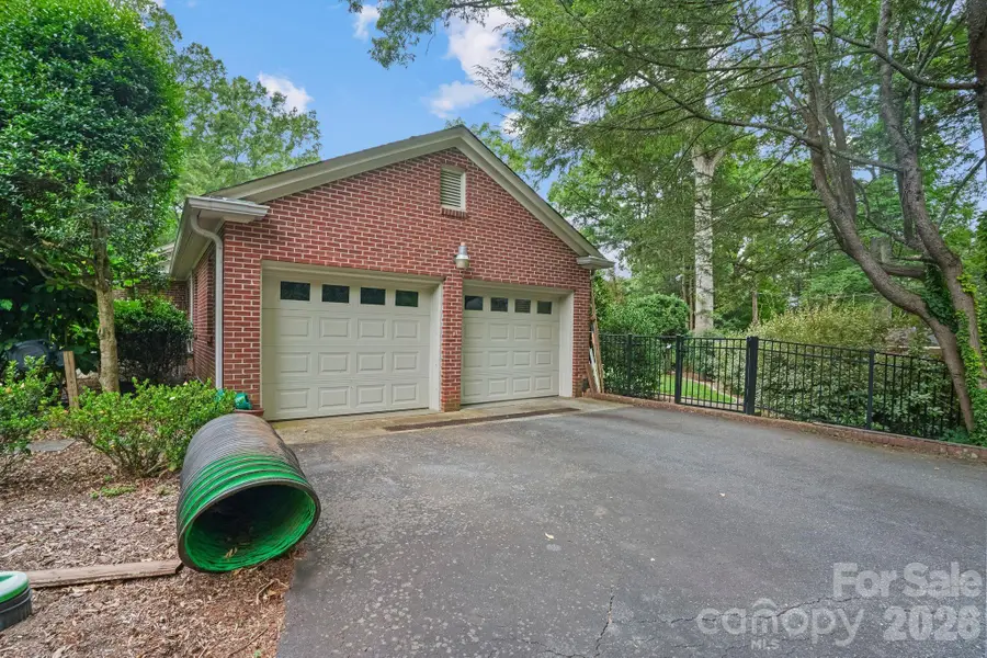 560 11th Avenue Circle Nw, Hickory, NC 28601 - #3