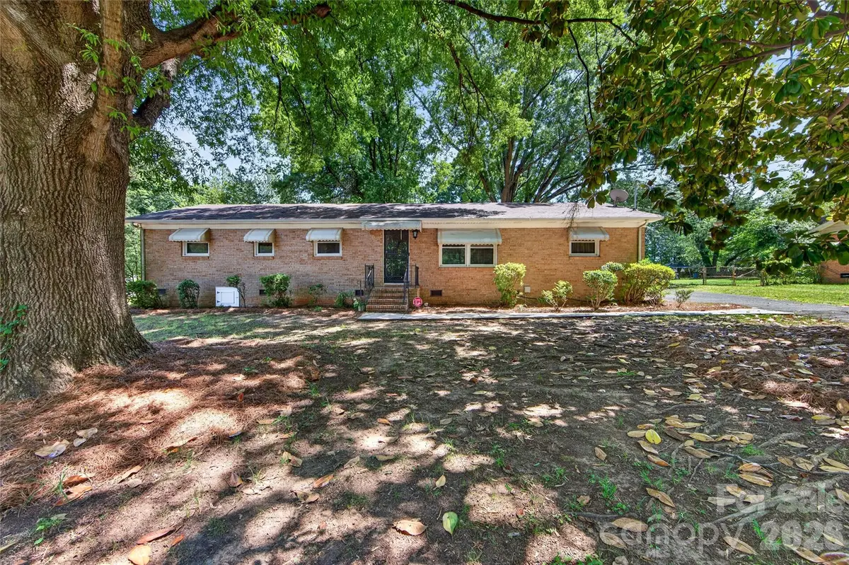 4400 Hamilton Circle, Charlotte, NC 28216 - #1