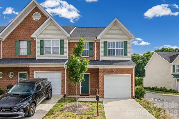 2113 Lennoxshire Square Court, Charlotte, NC 28210