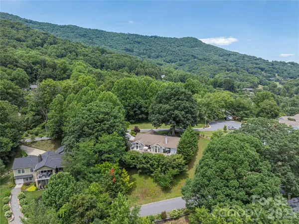 94 Oakcrest Lane, Waynesville, NC 28786