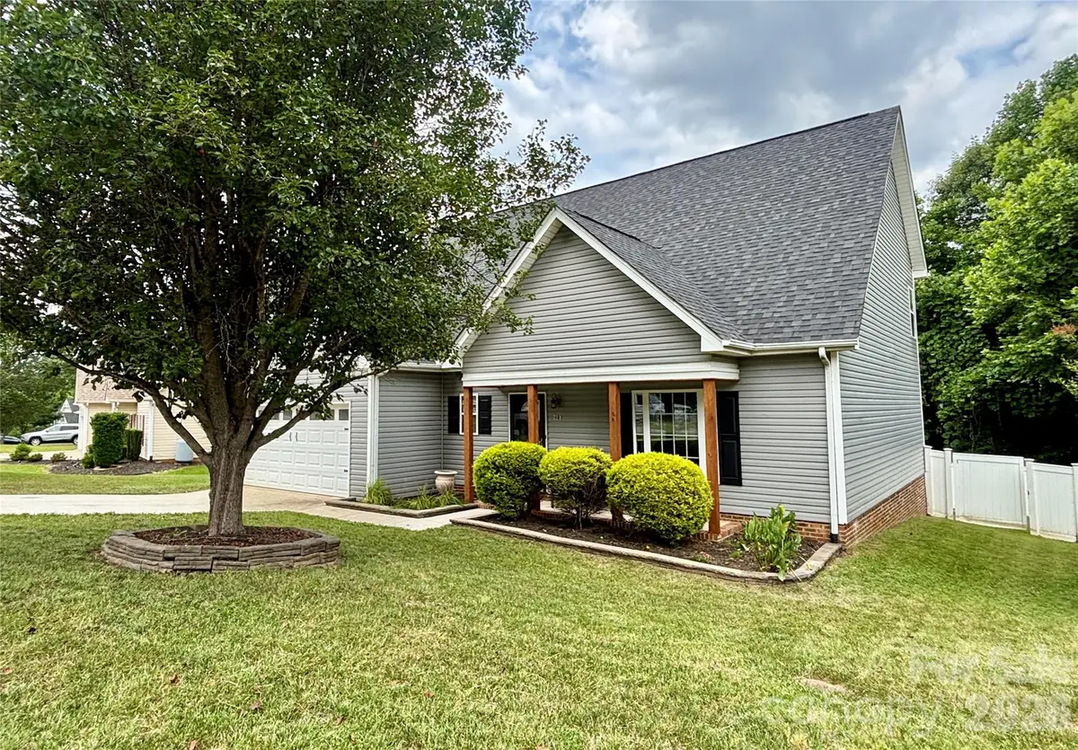 229 17th Avenue Se, Hickory, NC 28602 - #1