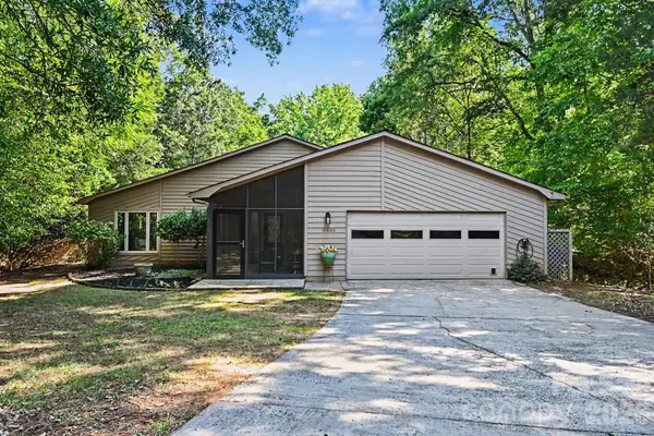 10006 Stoneleigh Lane, Charlotte, NC 28277