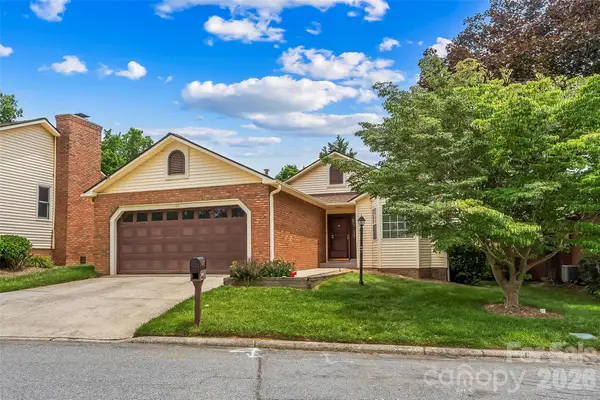 137 Exeter Court, Hendersonville, NC 28791