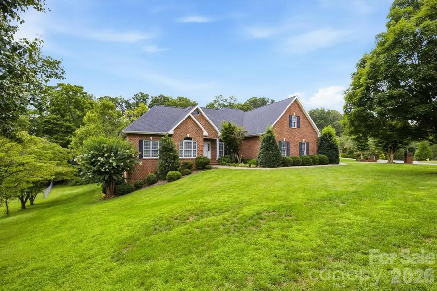 405 Woodridge Drive Se, Lenoir, NC 28645 - #2