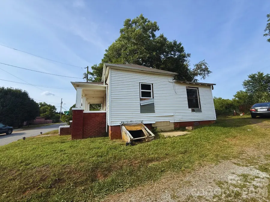 241 S Ervin Avenue, Newton, NC 28658 - #2