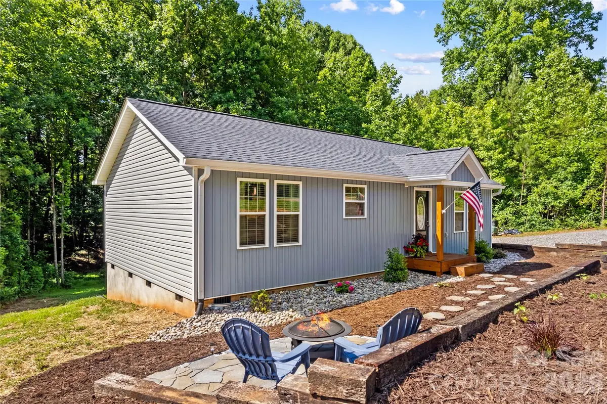 122 S Yadkin River Road, Statesville, NC 28625 - #1