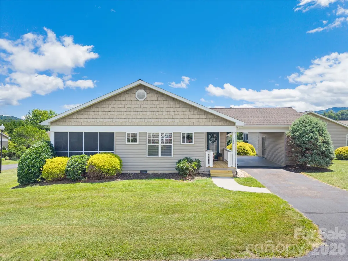 107 Cottage Loop, Waynesville, NC 28785 - #1