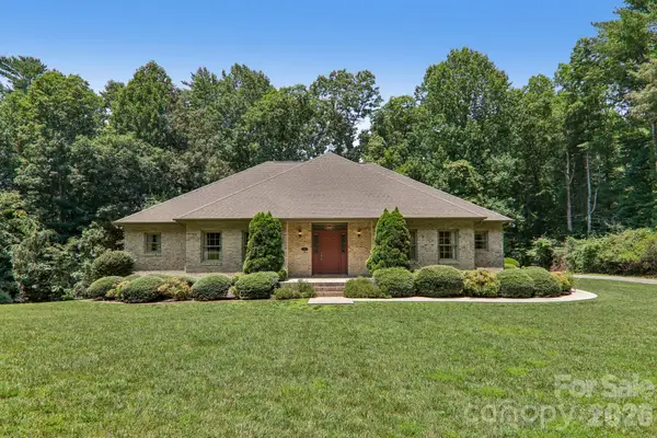 208 Arbor Lane, Hendersonville, NC 28791