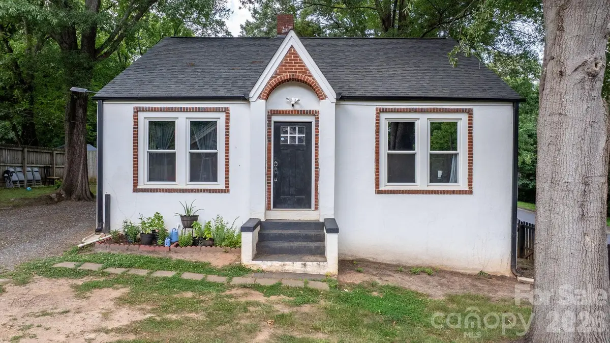 331 5th Avenue Se, Hickory, NC 28602 - #1