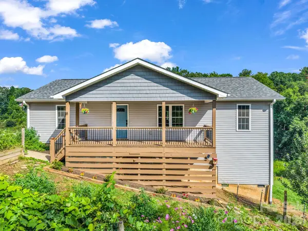18 Old Chapman Place, Leicester, NC 28748
