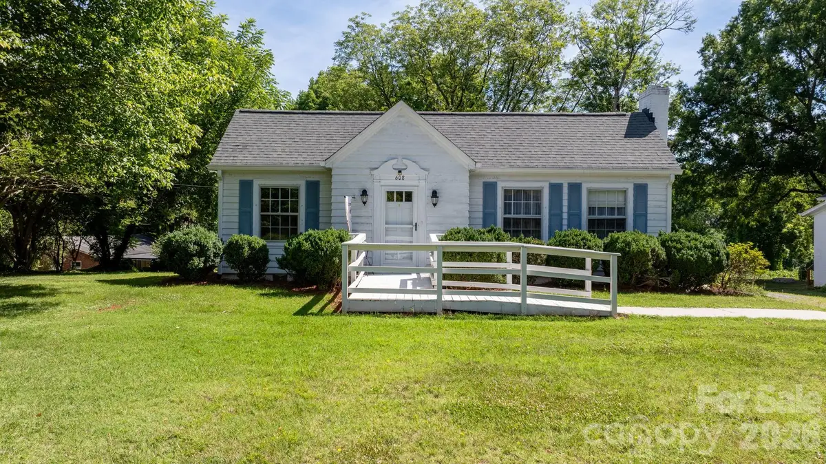 608 1st Street W, Conover, NC 28613 - #1