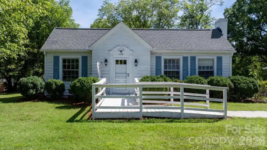 608 1st Street W, Conover, NC 28613 - #2