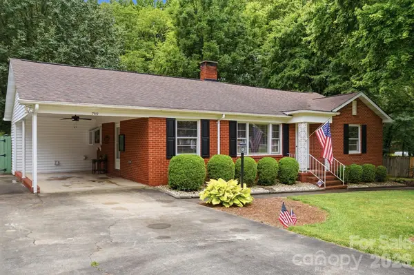 7919 Linda Lake Drive, Charlotte, NC 28215