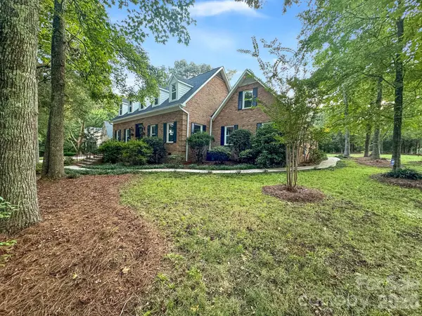 8503 Foxbridge Drive, Matthews, NC 28104