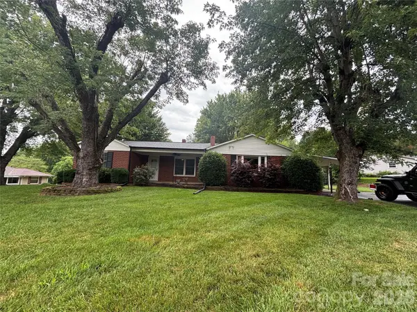 327 Arrowood Street Se, Lenoir, NC 28645