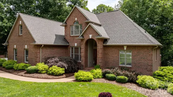 106 Oakland Court Ne #9 & 10, Valdese, NC 28690