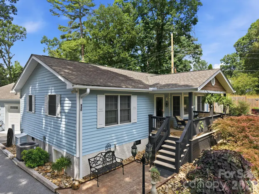 220 Bradshaw Avenue, Hendersonville, NC 28792 - #3