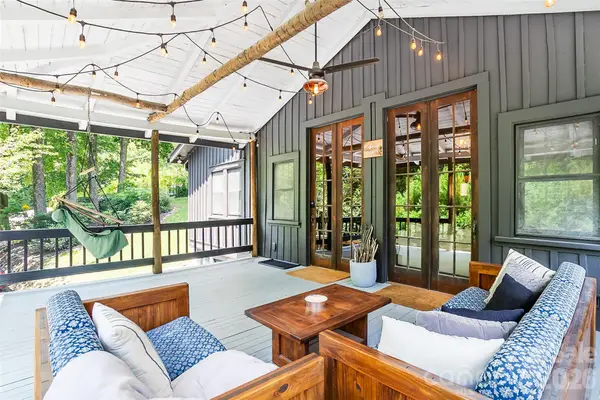 150 Indian Cave Park Road, Hendersonville, NC 28739