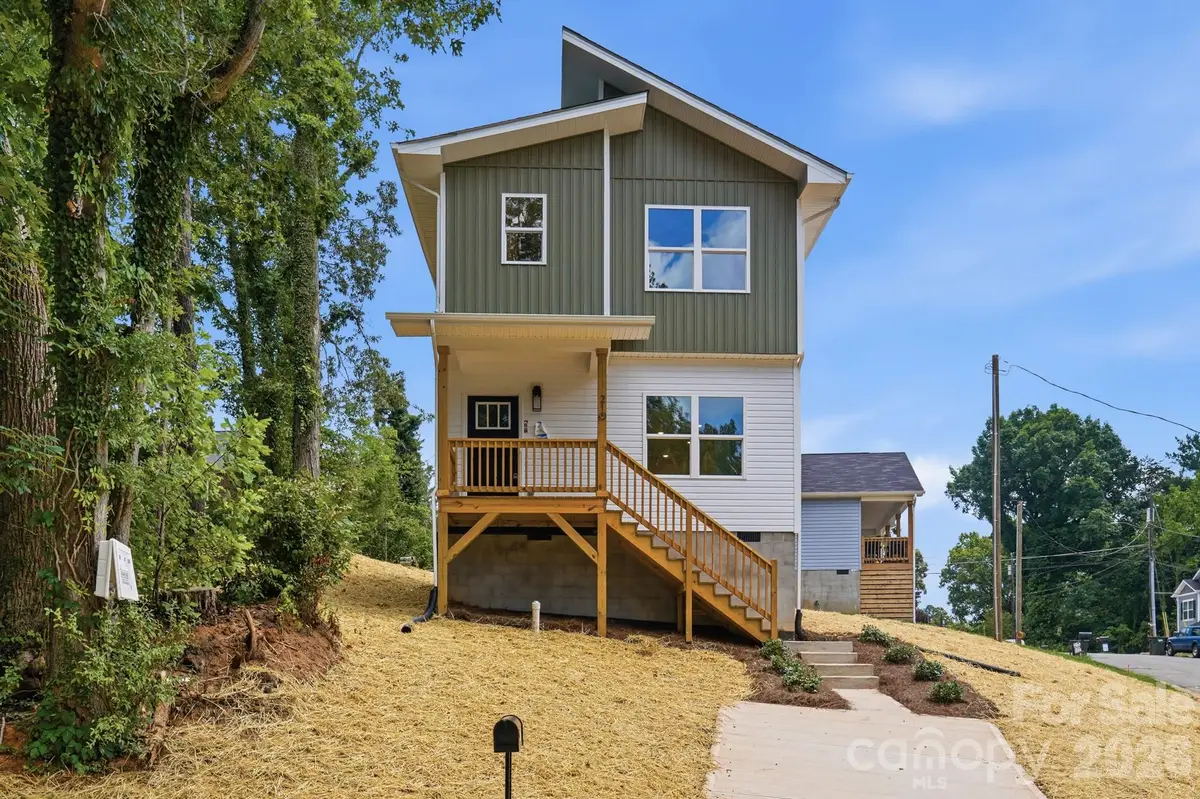 210 8th Avenue Drive Se, Hickory, NC 28602 - #1