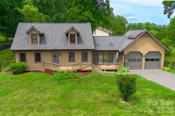 100 Forest Park Drive, Hendersonville, NC 28792