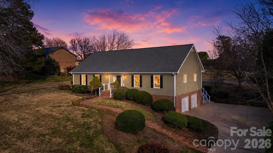 3718 Club House Drive Ne, Conover, NC 28613 - #2