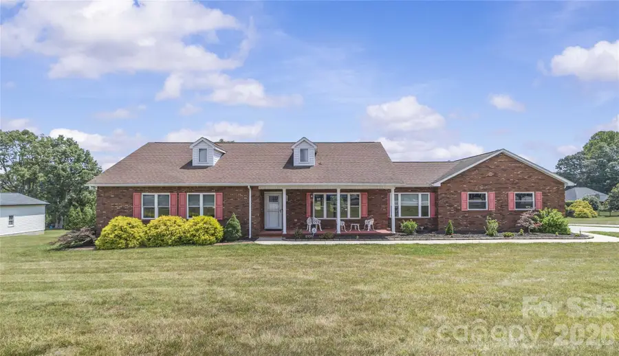 107 Twin Lakes Drive, Statesville, NC 28625 - #2