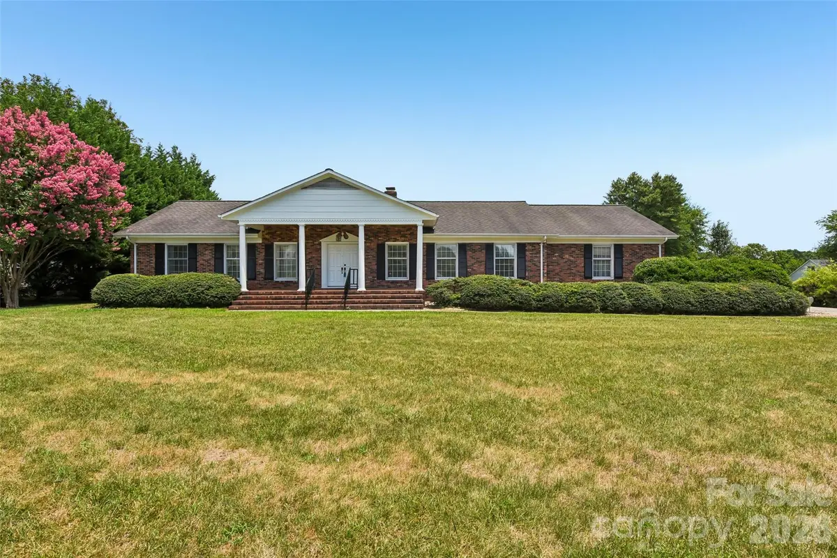 404 N Greenbriar Road, Statesville, NC 28625 - #1
