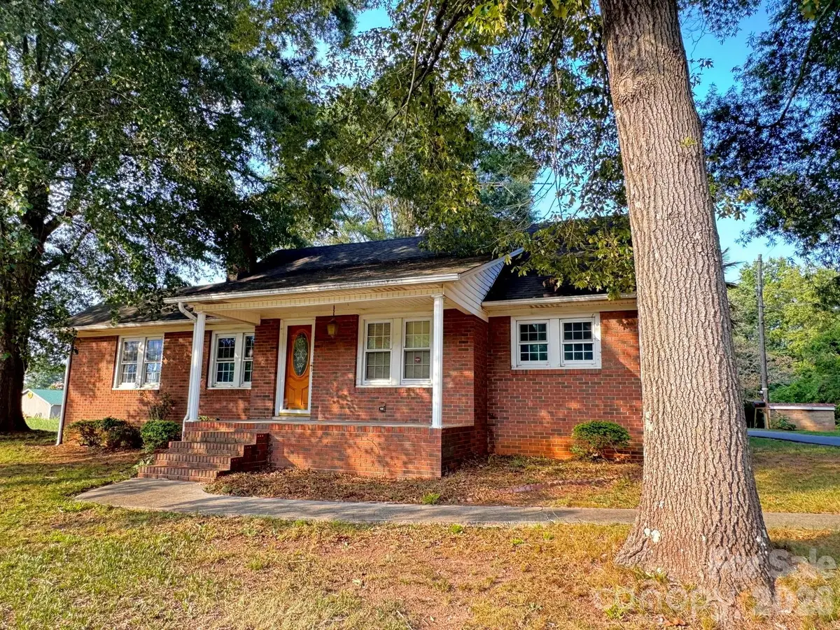 636 Nc 16 Highway N, Taylorsville, NC 28681 - #1