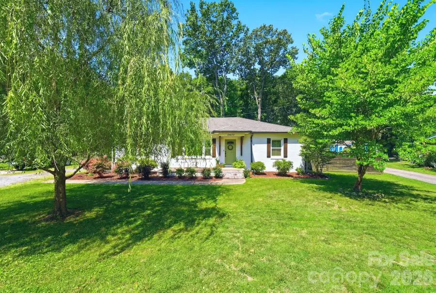 6409 Woodland Circle, Charlotte, NC 28216 - #2