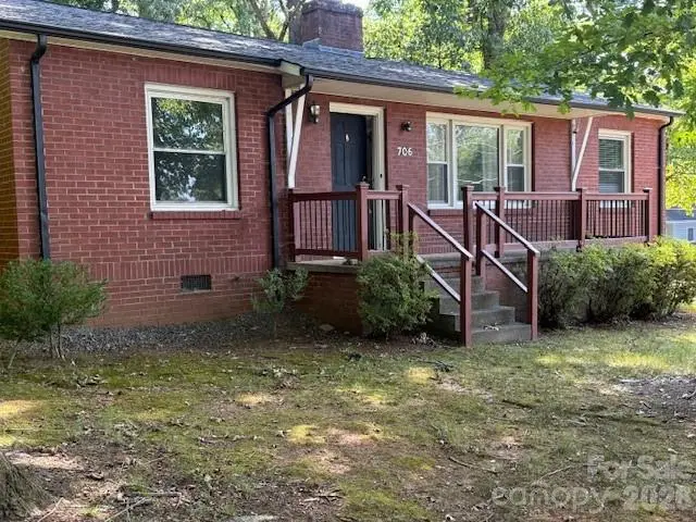 706 12th Avenue Ne, Hickory, NC 28601 - #1