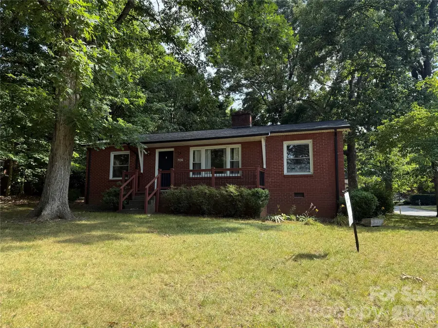 706 12th Avenue Ne, Hickory, NC 28601 - #2