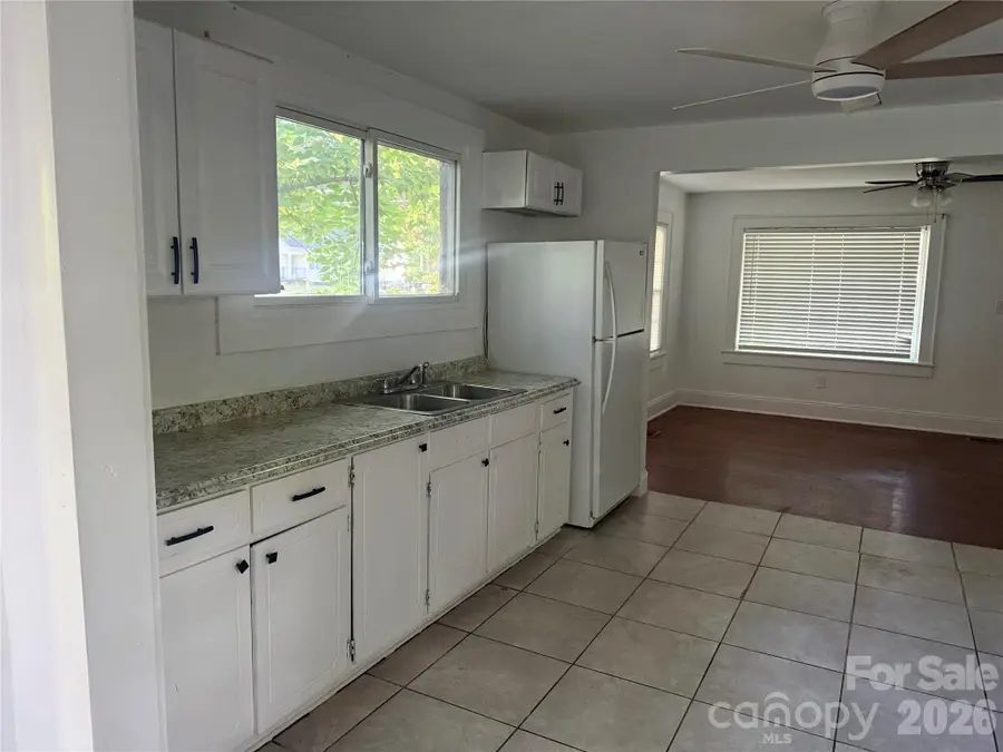 112 10th Avenue Se, Hickory, NC 28602 - #3