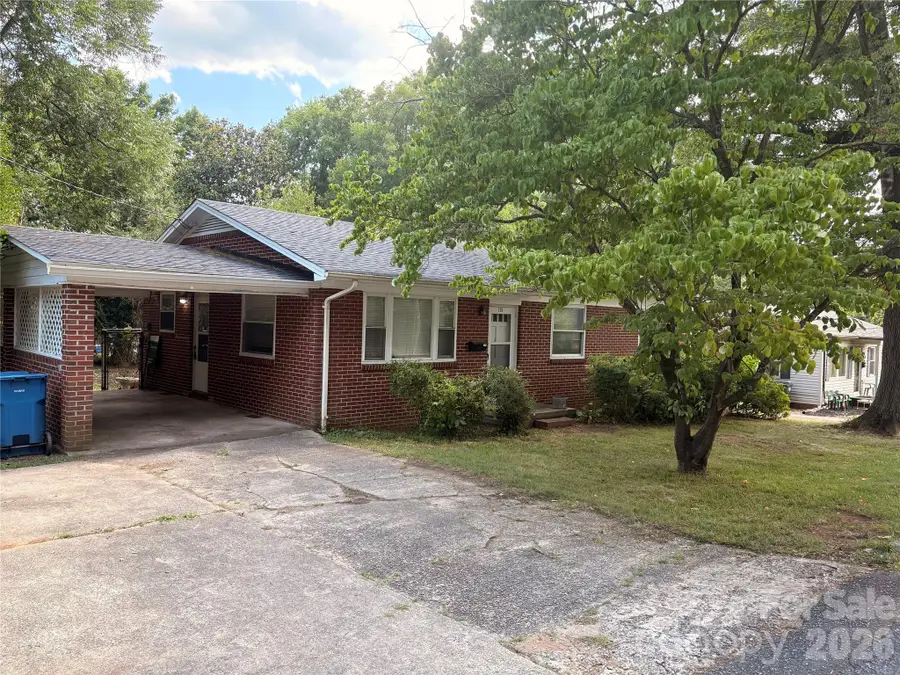 725 5th Avenue Sw, Hickory, NC 28602 - #2