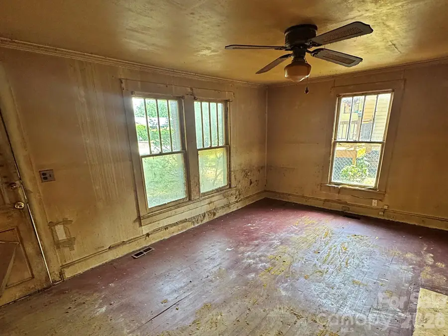 2806 Royal Avenue, Kannapolis, NC 28083 - #2