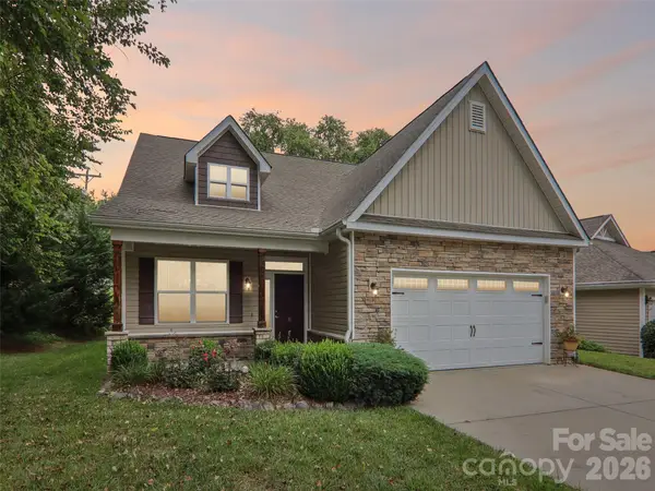 11 Eagle Pointe Way, Flat Rock, NC 28731