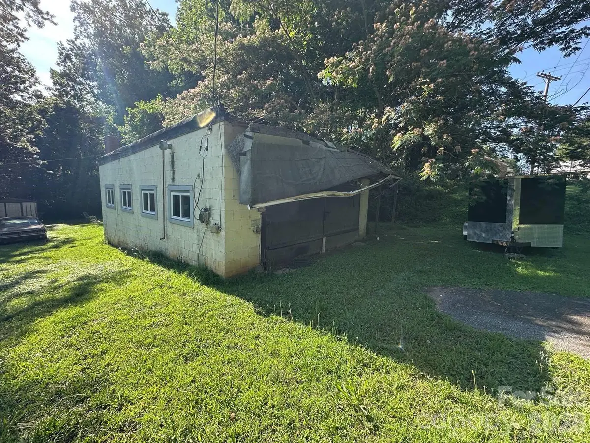310 S Miller Avenue, Statesville, NC 28677 - #1