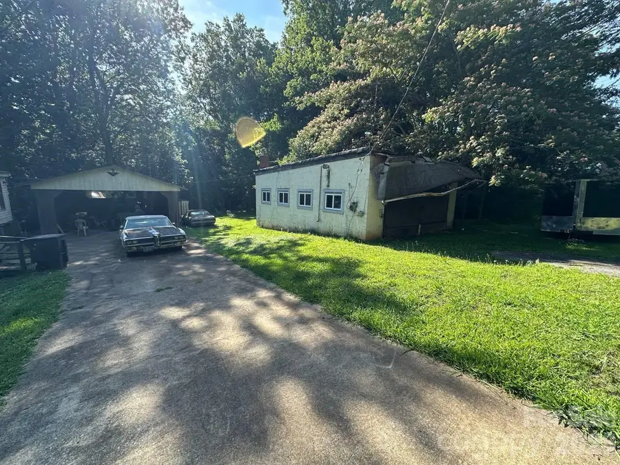 310 S Miller Avenue, Statesville, NC 28677 - #3