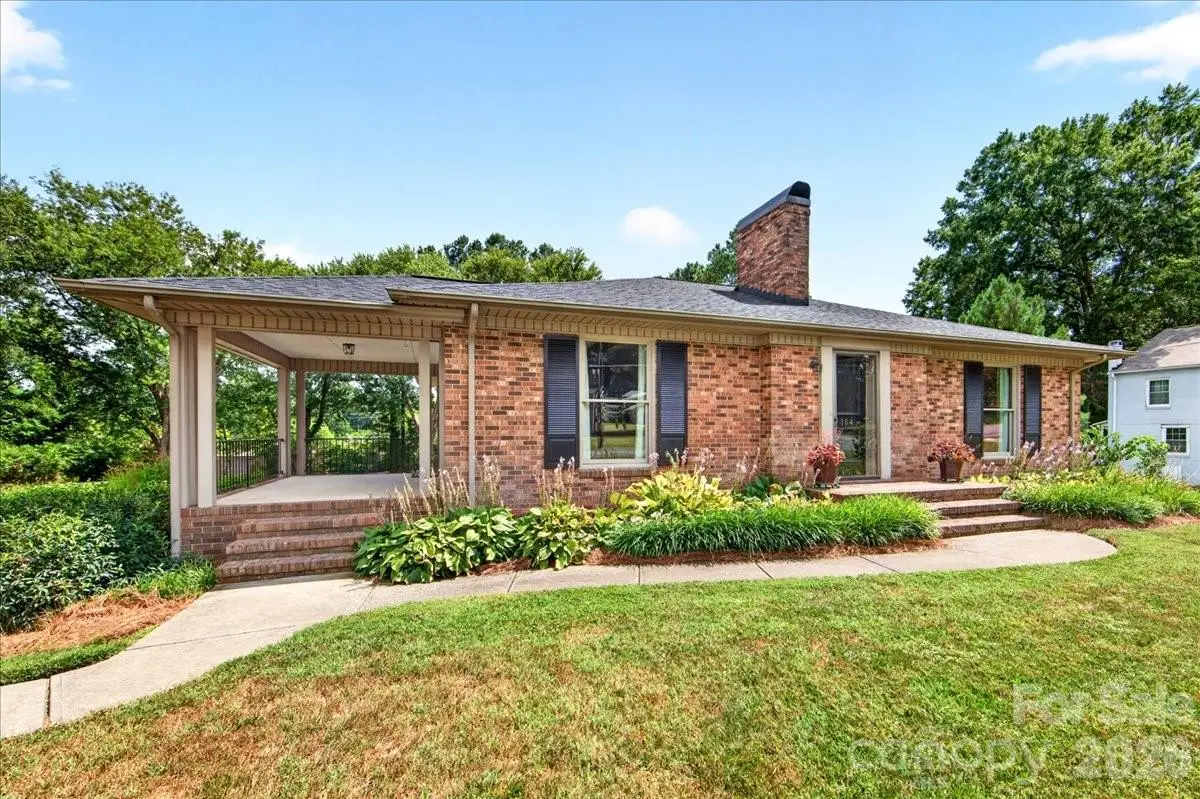 104 2nd Avenue Ne, Catawba, NC 28609 - #1
