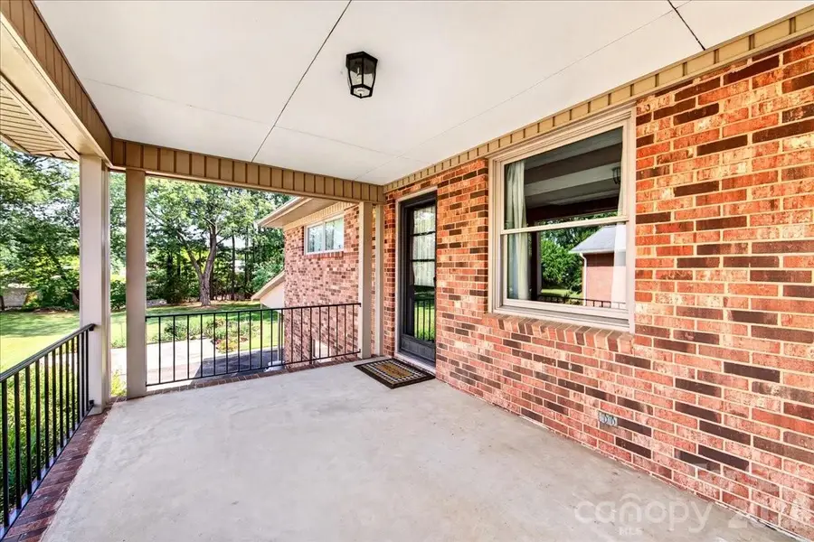 104 2nd Avenue Ne, Catawba, NC 28609 - #3
